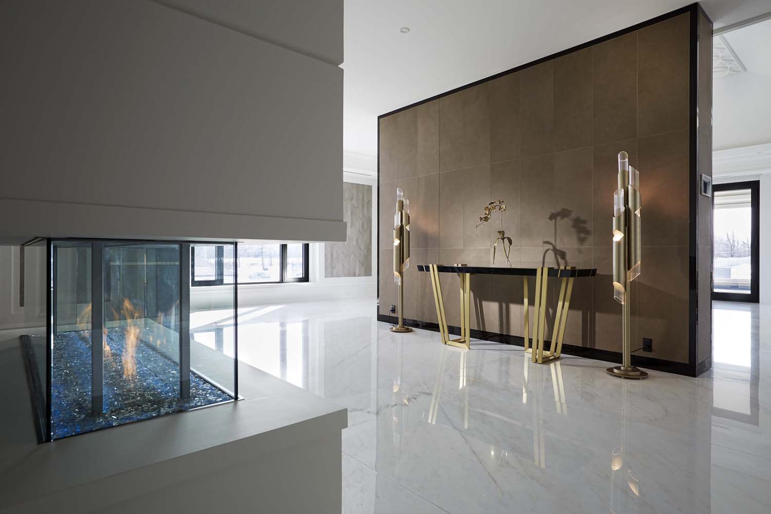 Four-sided glass fireplace